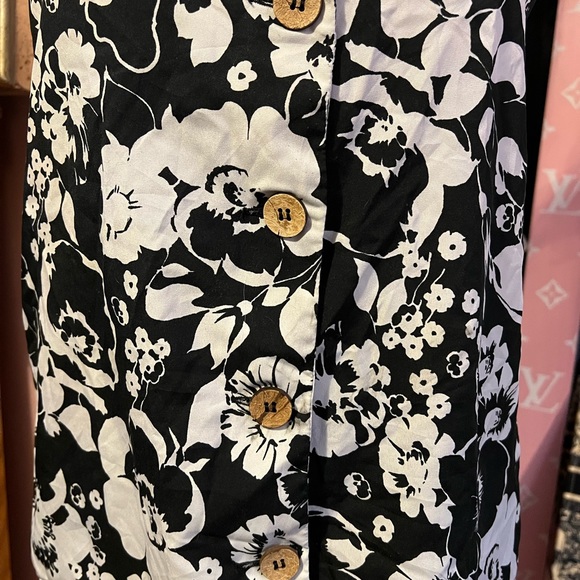 Mango button up top - Picture 3 of 10